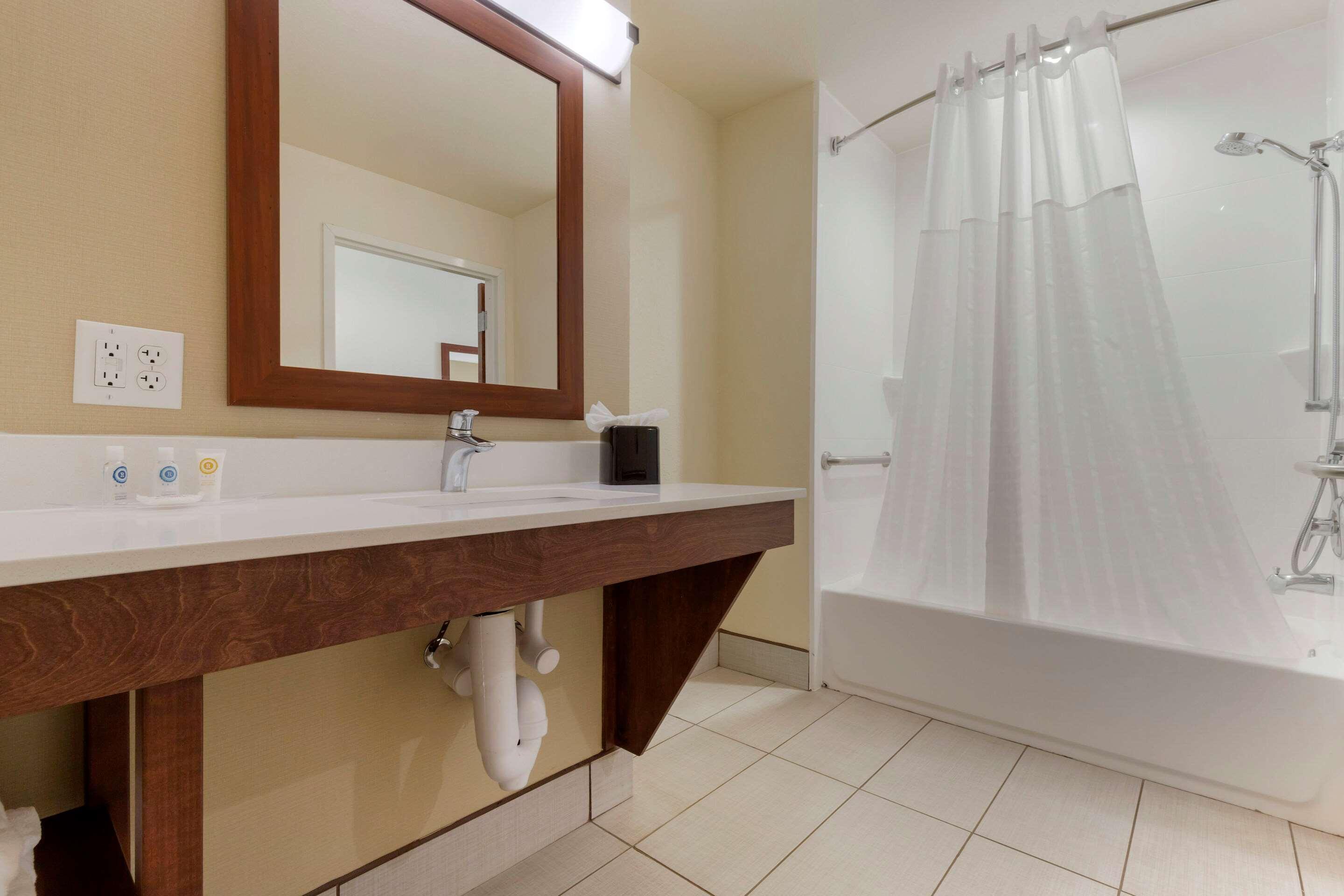 Comfort Suites Greenville South Piedmont Buitenkant foto