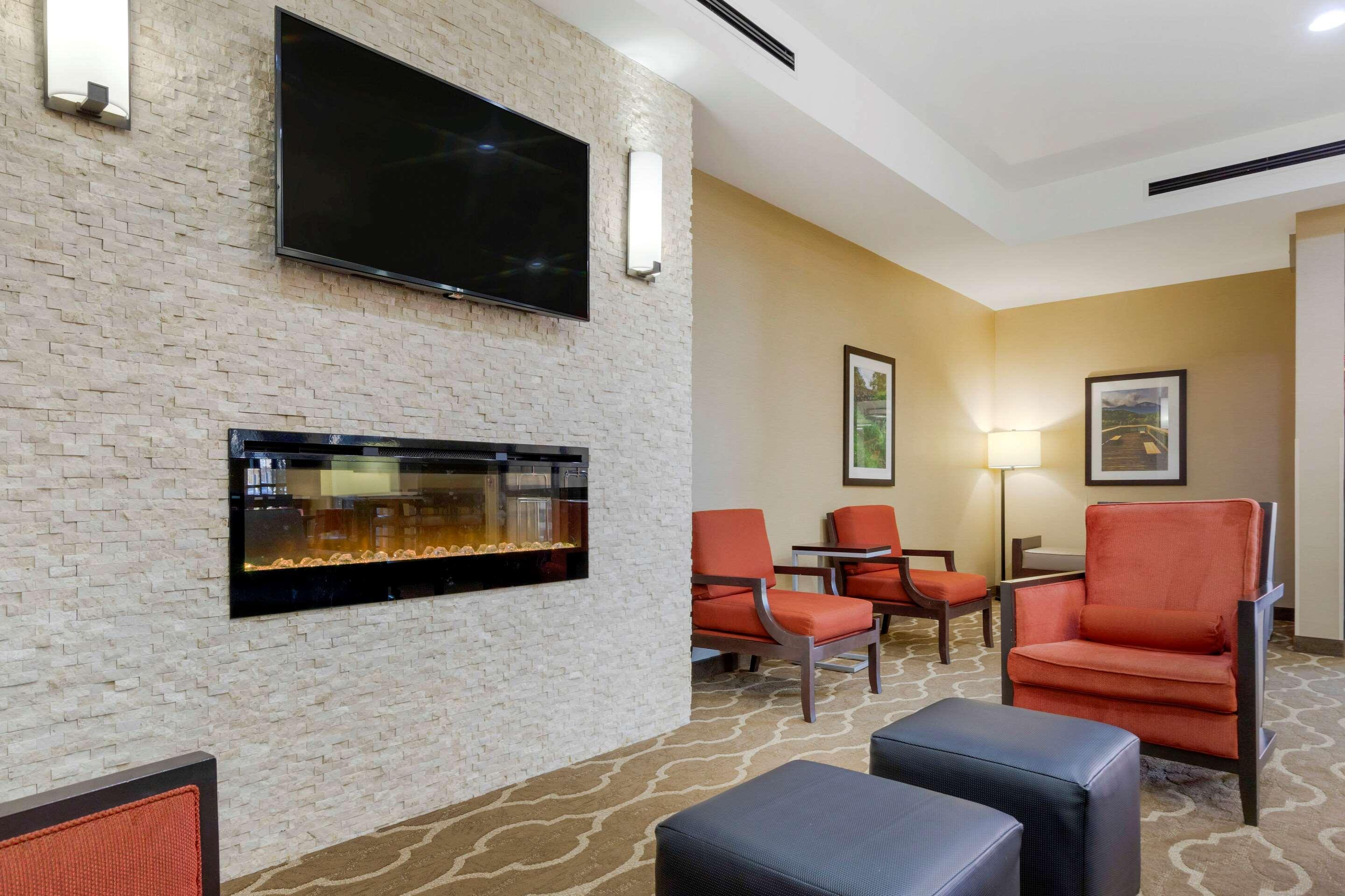 Comfort Suites Greenville South Piedmont Buitenkant foto