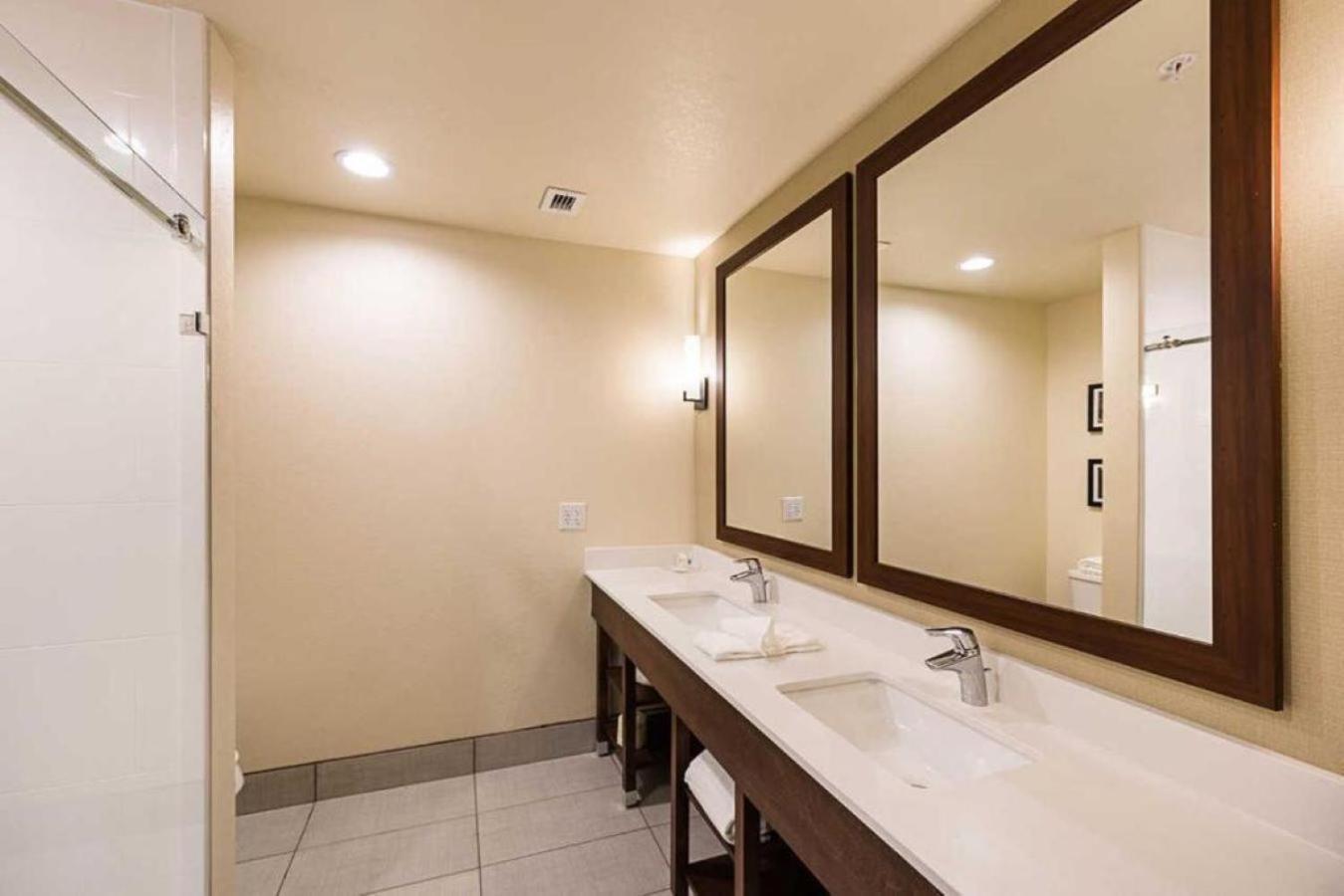 Comfort Suites Greenville South Piedmont Buitenkant foto