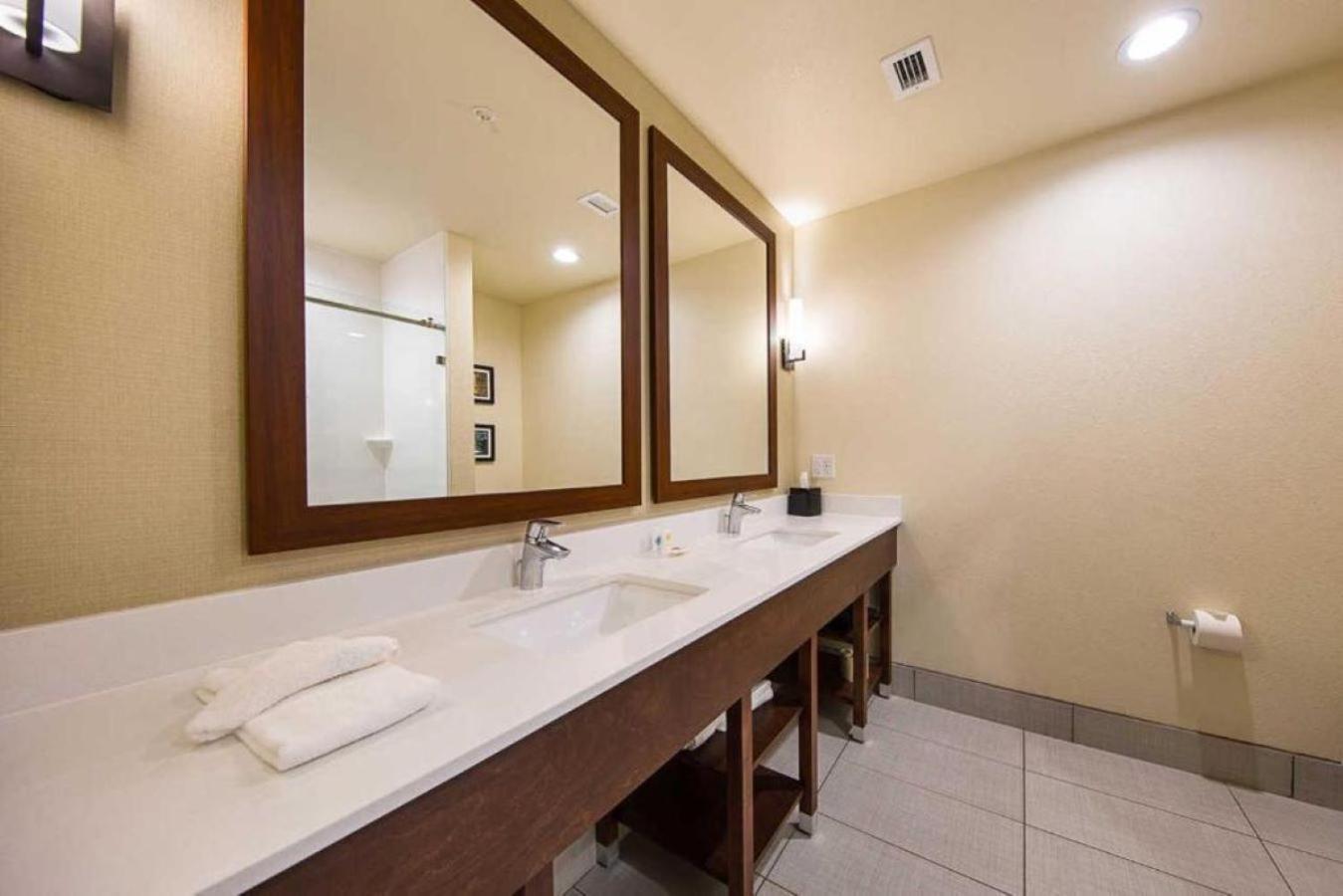 Comfort Suites Greenville South Piedmont Buitenkant foto