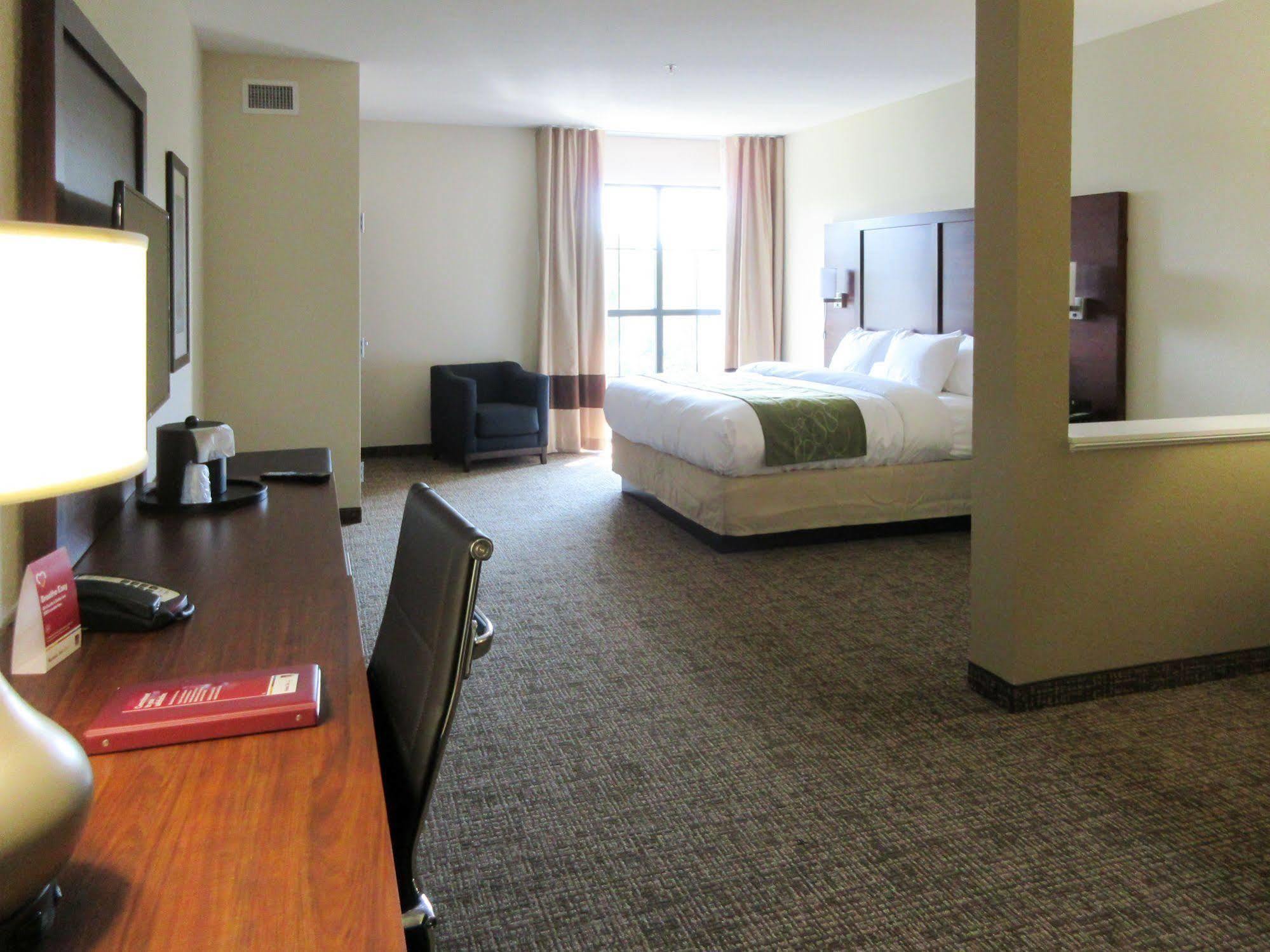 Comfort Suites Greenville South Piedmont Buitenkant foto